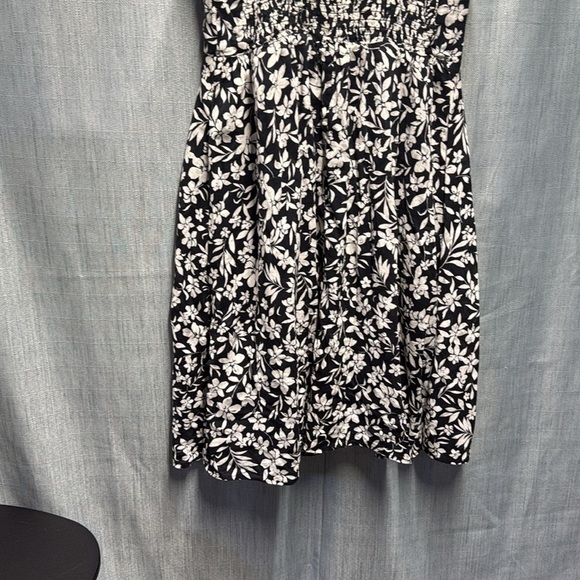 Old Navy Black and White Flutter Sleeve Mini Sundress size small - Picture 7 of 8
